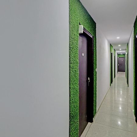 Oyo 81168 Collection O Dwarka Mor New Delhi Buitenkant foto