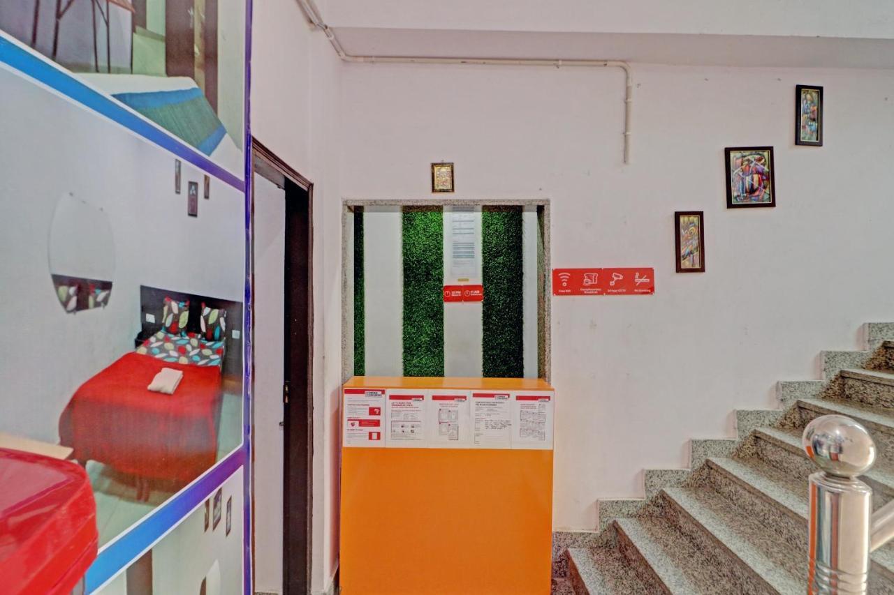 Oyo 81168 Collection O Dwarka Mor New Delhi Buitenkant foto