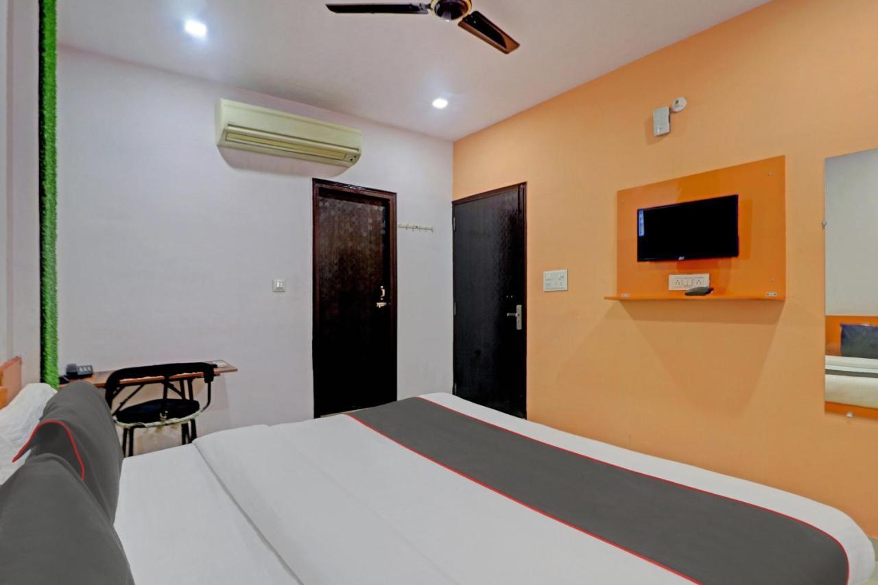 Oyo 81168 Collection O Dwarka Mor New Delhi Buitenkant foto