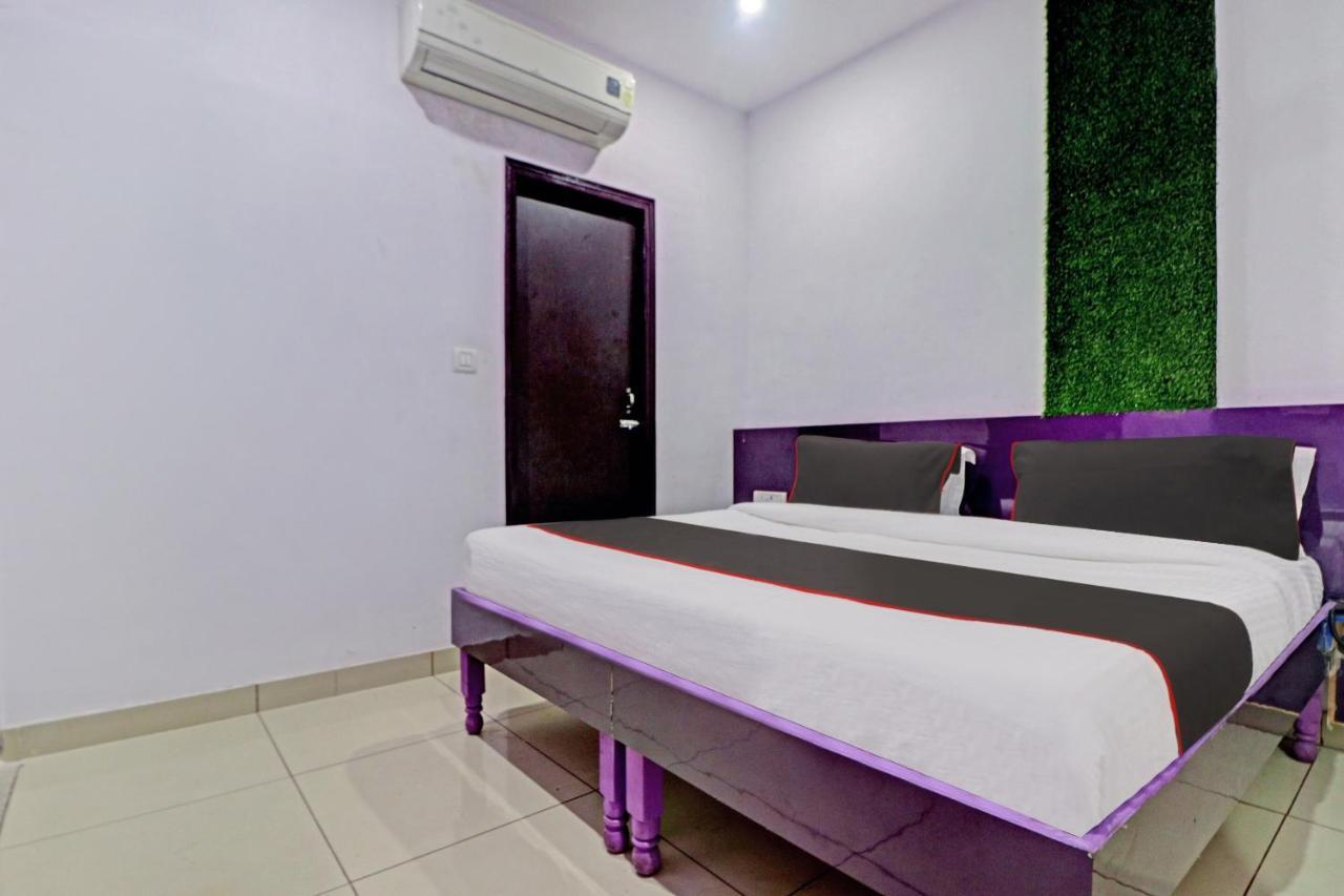 Oyo 81168 Collection O Dwarka Mor New Delhi Buitenkant foto