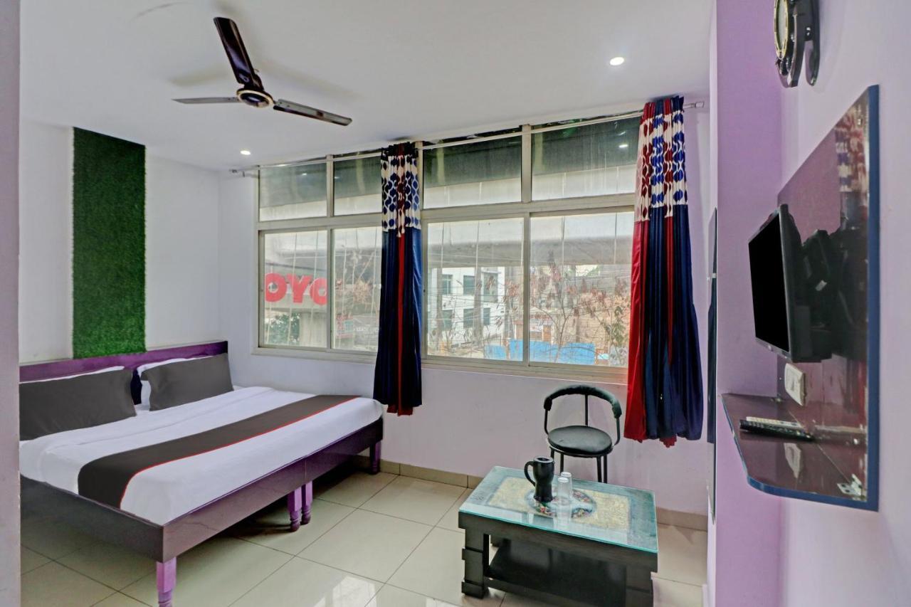 Oyo 81168 Collection O Dwarka Mor New Delhi Buitenkant foto