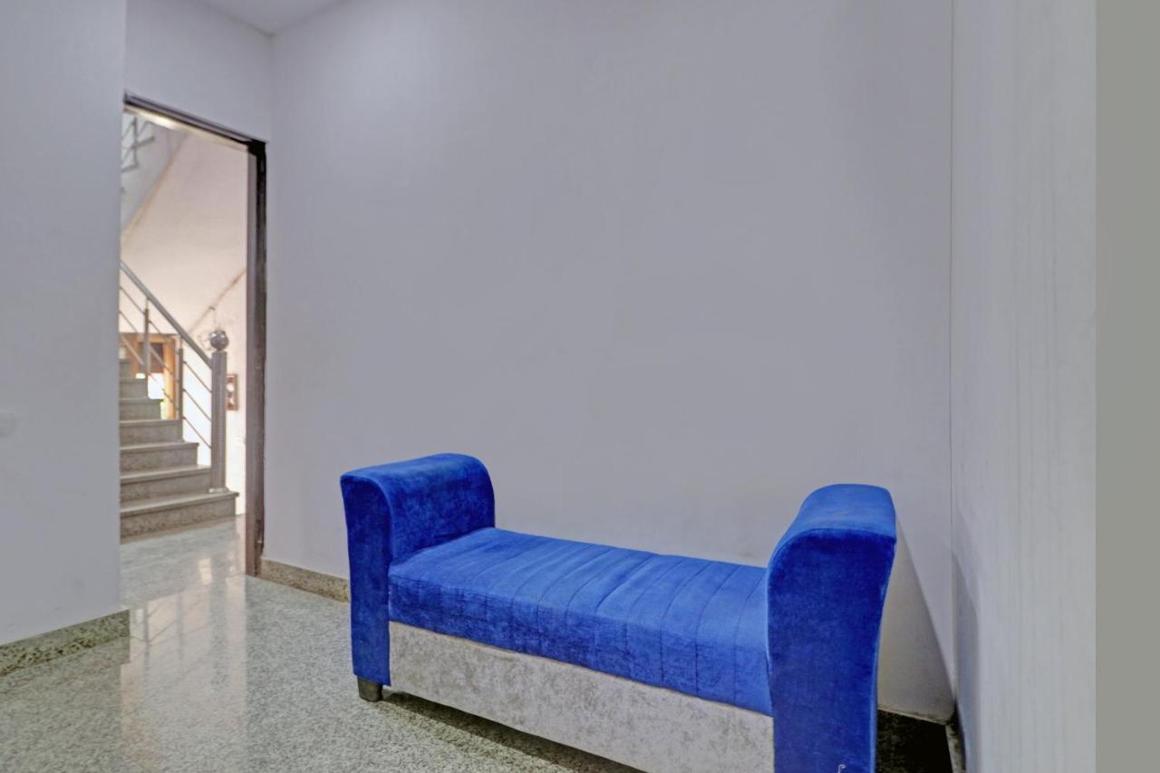 Oyo 81168 Collection O Dwarka Mor New Delhi Buitenkant foto