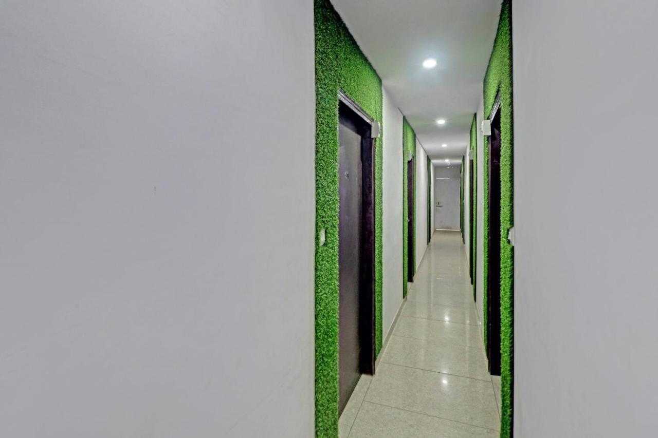 Oyo 81168 Collection O Dwarka Mor New Delhi Buitenkant foto