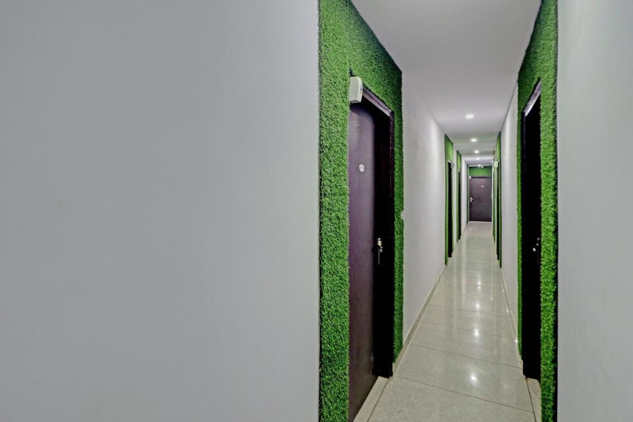 Oyo 81168 Collection O Dwarka Mor New Delhi Buitenkant foto