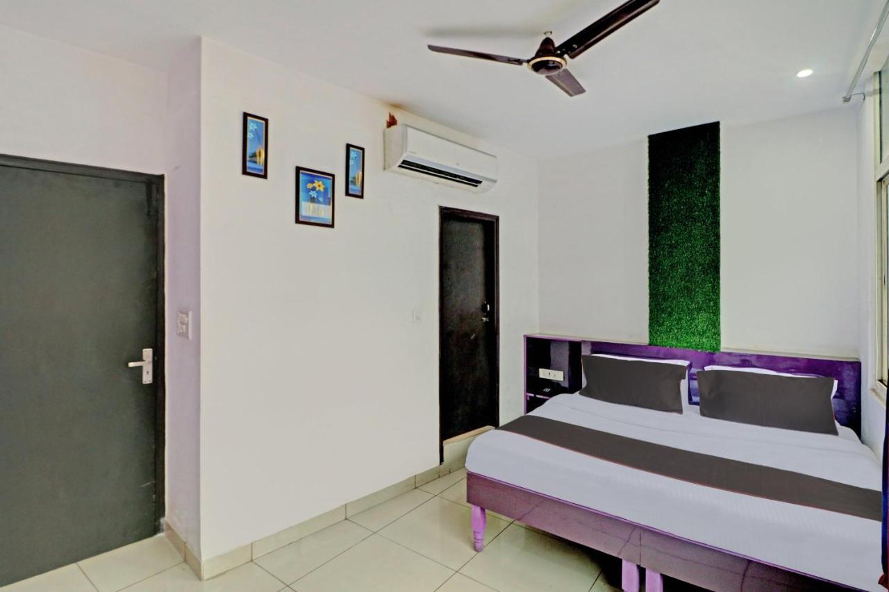 Oyo 81168 Collection O Dwarka Mor New Delhi Buitenkant foto