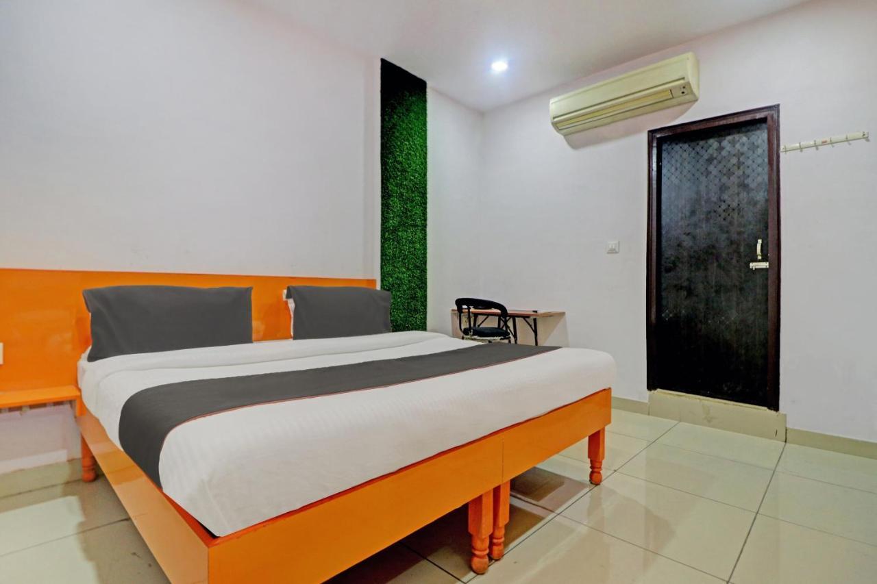 Oyo 81168 Collection O Dwarka Mor New Delhi Buitenkant foto